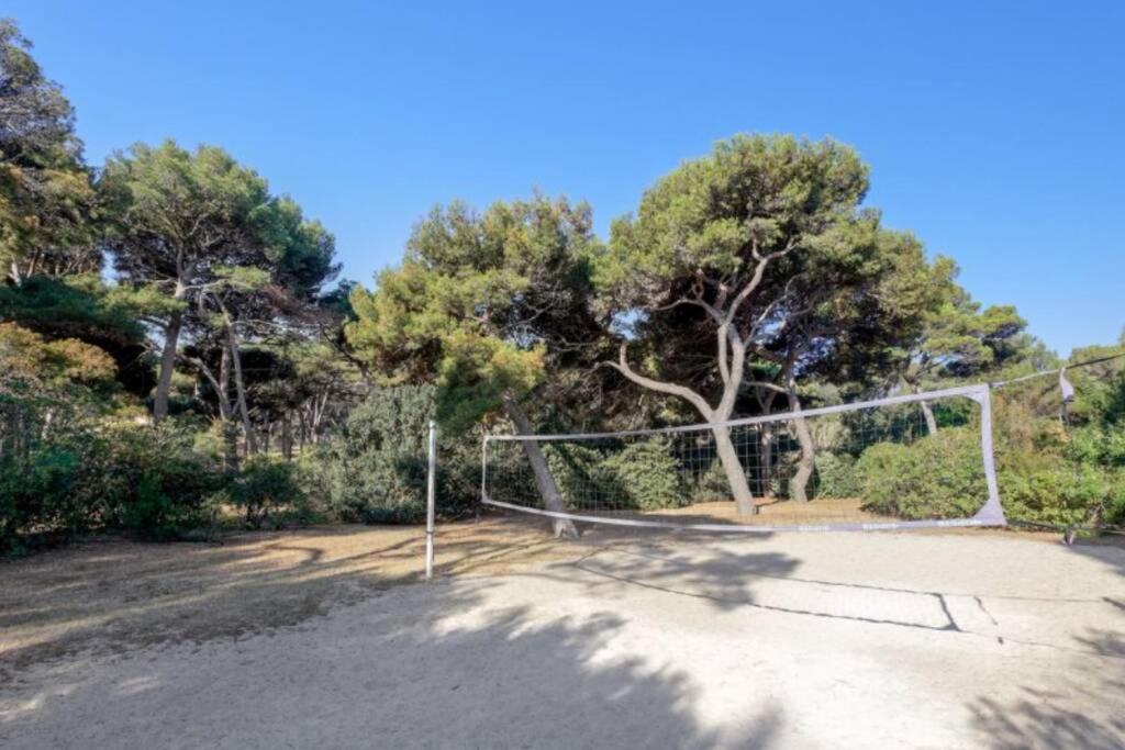 Appartement En Residence Privee, Face A La Mer Avec Acces Direct Plage Hyères Exterior foto