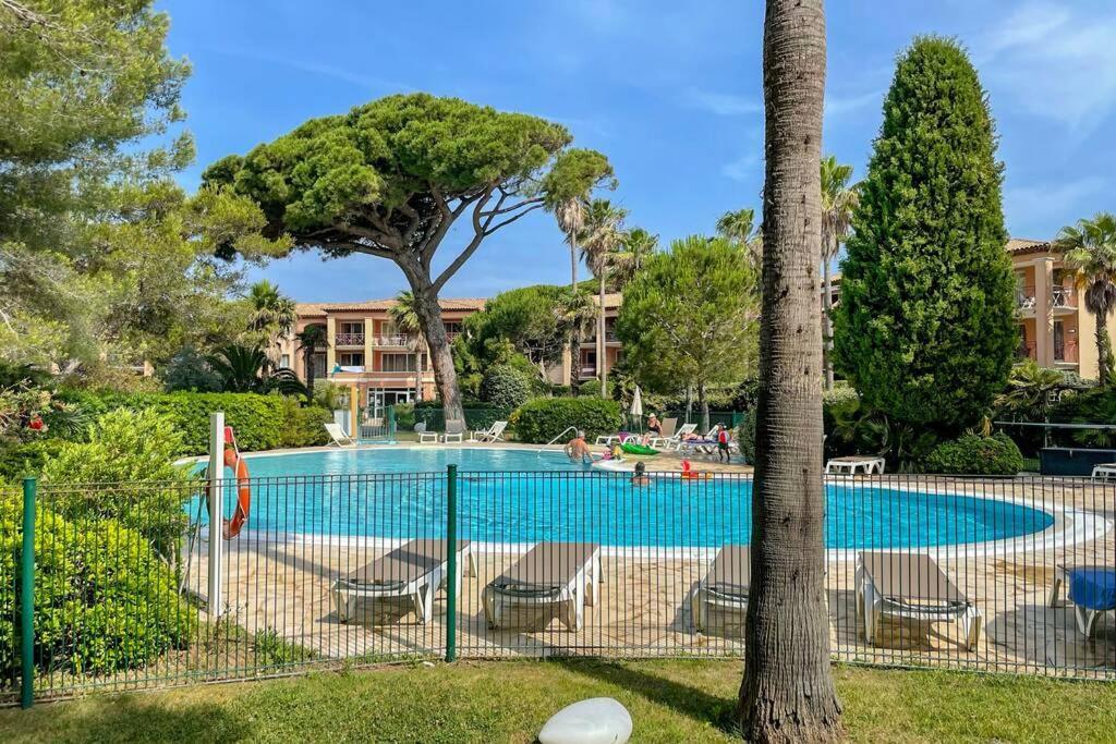 Appartement En Residence Privee, Face A La Mer Avec Acces Direct Plage Hyères Exterior foto