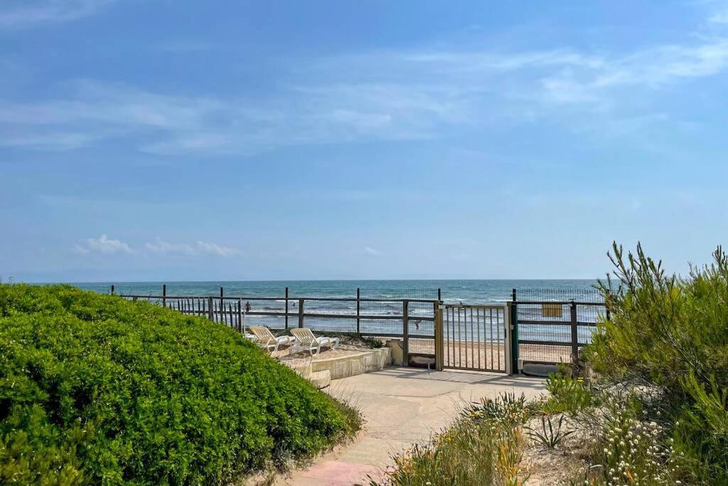 Appartement En Residence Privee, Face A La Mer Avec Acces Direct Plage Hyères Exterior foto